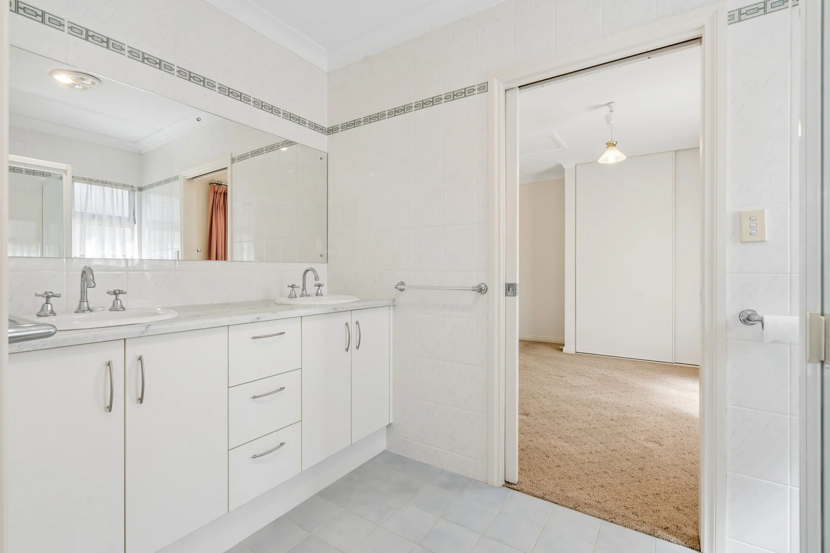 Additional image 16 of 5 Bluelake Court, Tennyson SA 5022