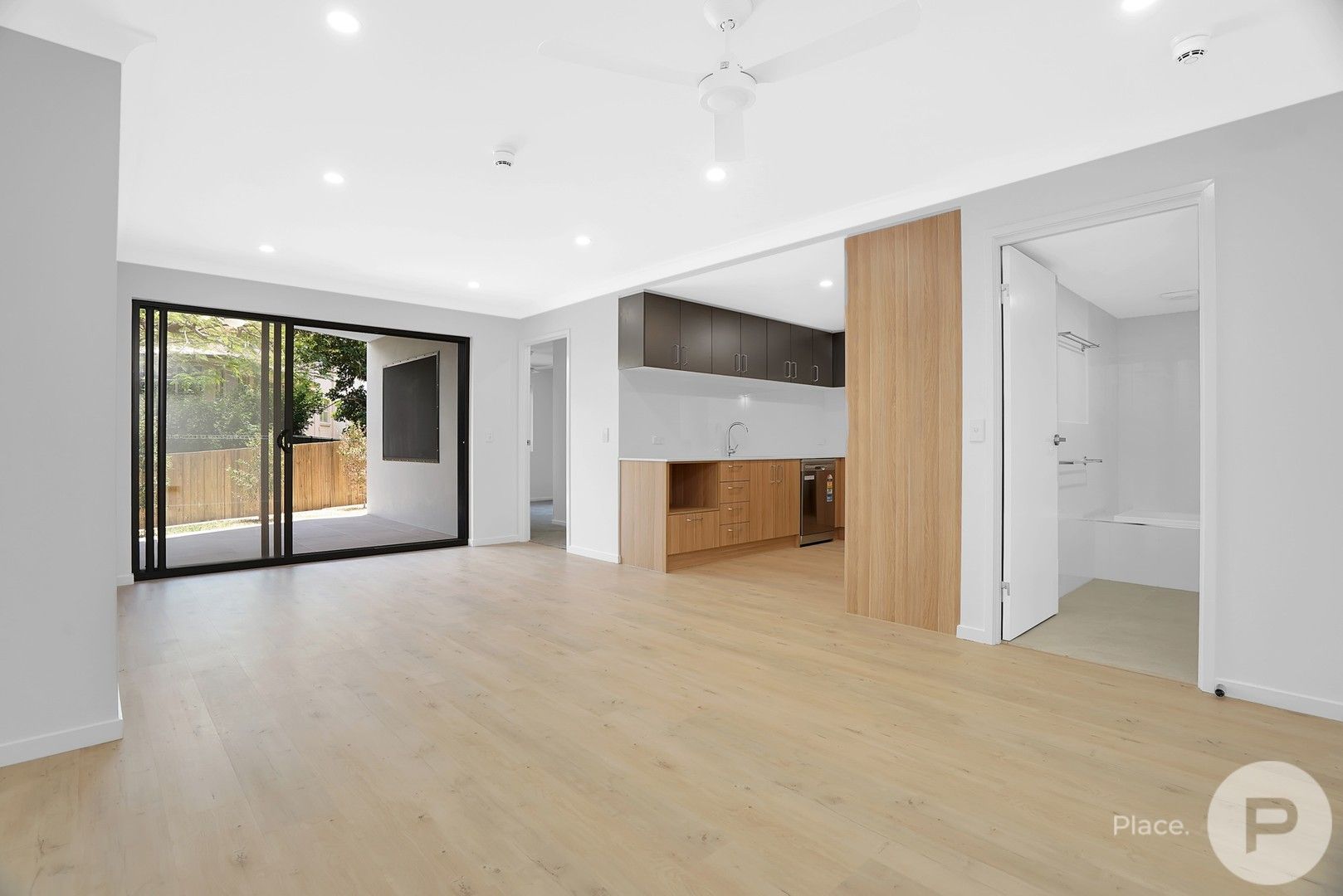 2 bedrooms Apartment / Unit / Flat in 4/40 Embie Street HOLLAND PARK WEST QLD, 4121