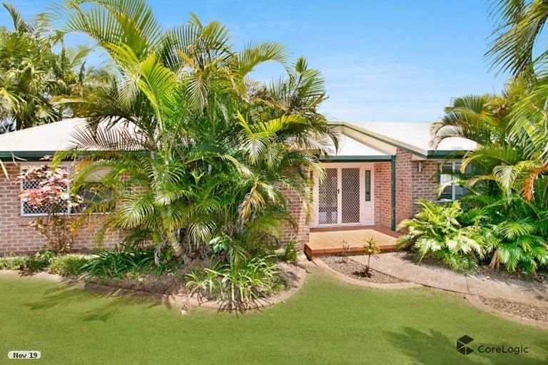 4 bedrooms House in 52 Amaroo Drive BANORA POINT NSW, 2486