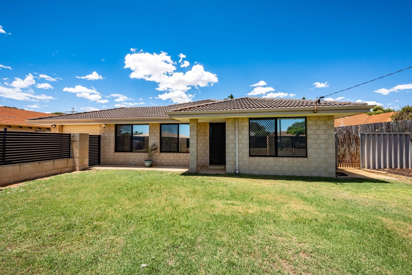 15 Broadfield Close, Utakarra WA 6530, Image 0