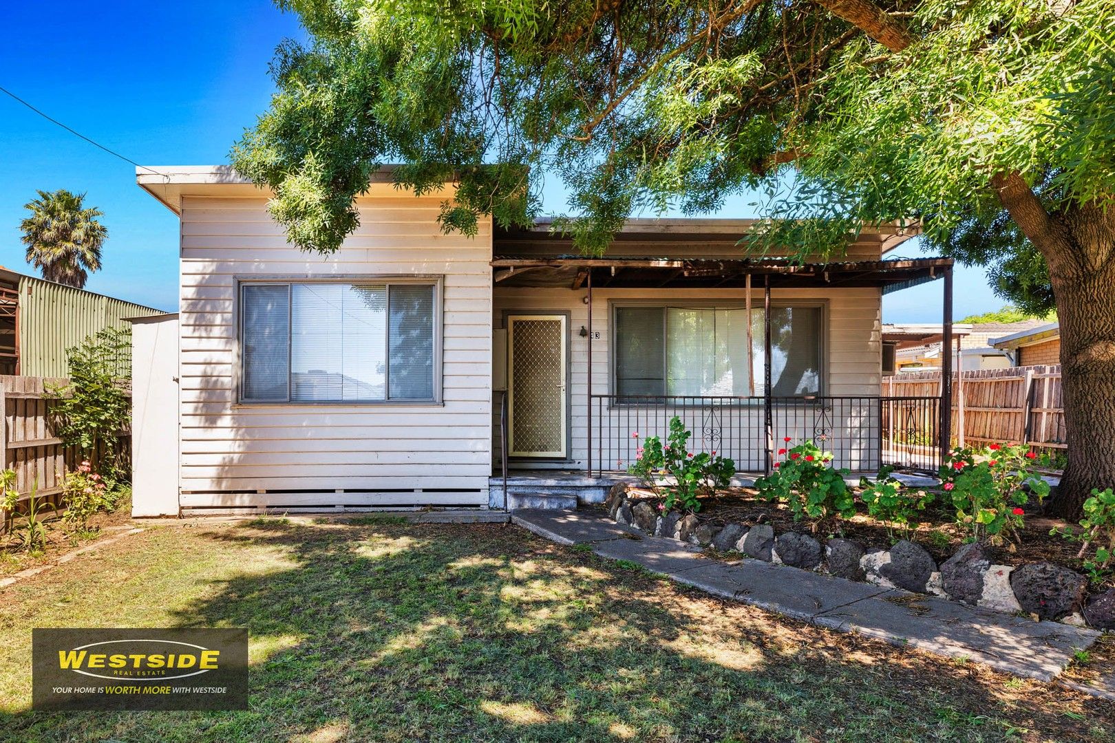 3 bedrooms House in 43 Ivanhoe Avenue ST ALBANS VIC, 3021