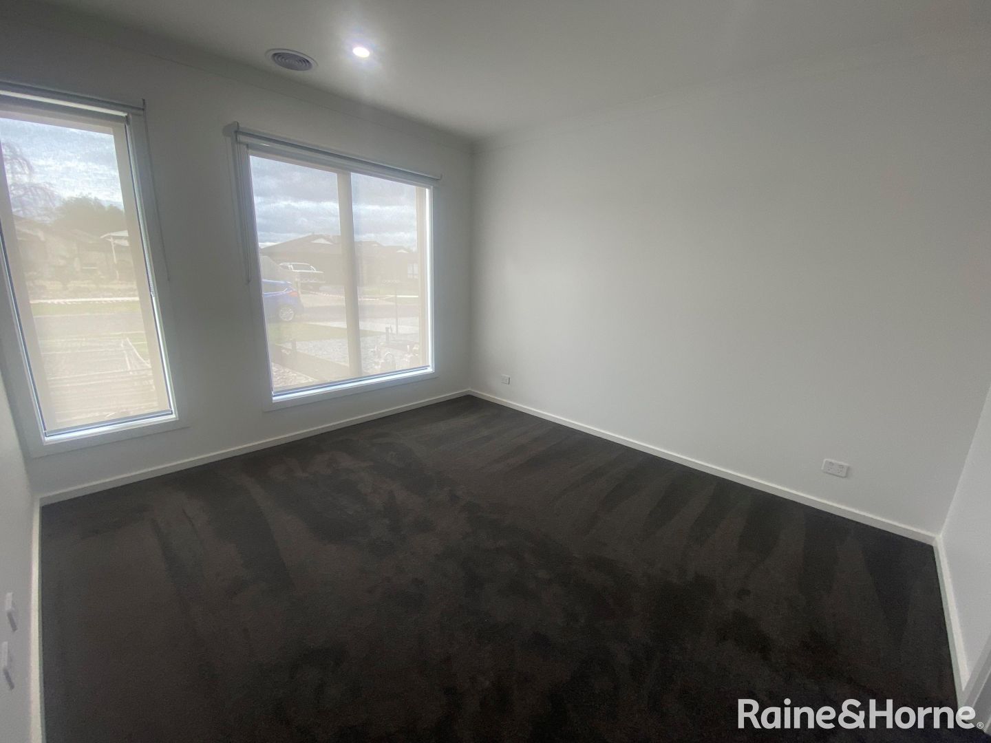 2/5 Rimfire Court, Harkness VIC 3337, Image 1