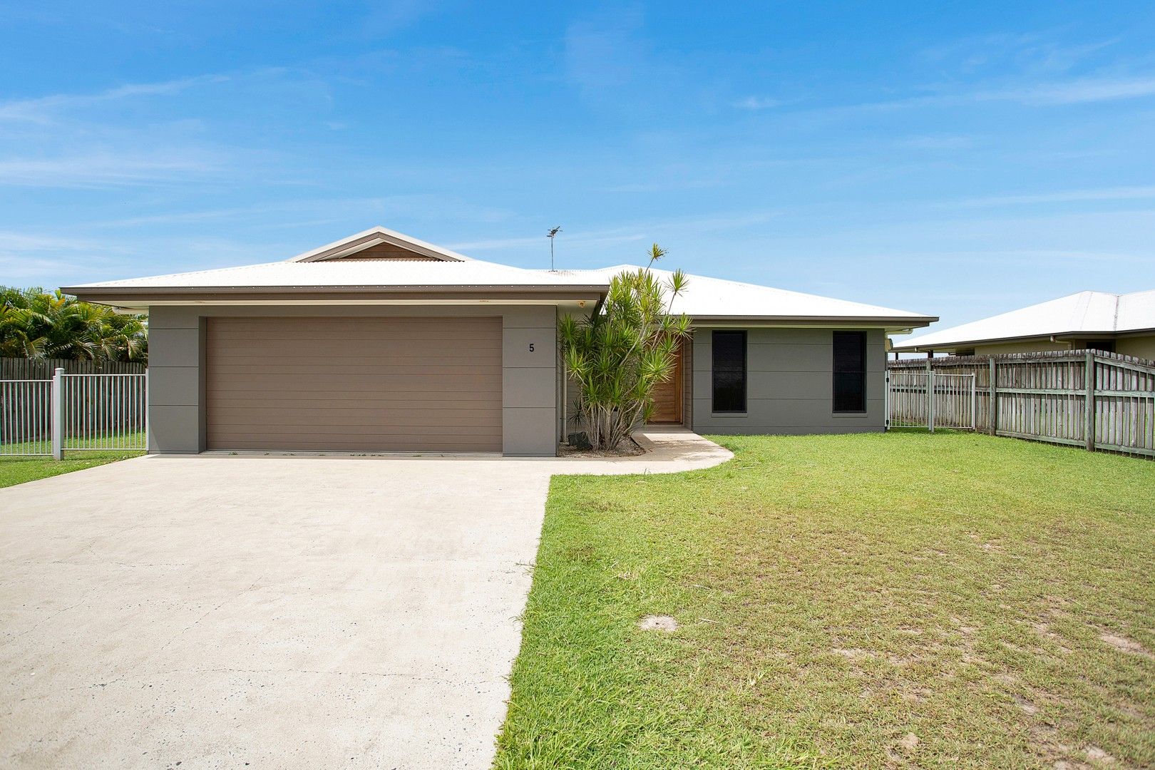4 bedrooms Acreage / Semi-Rural in 5 Lucy Court MIRANI QLD, 4754