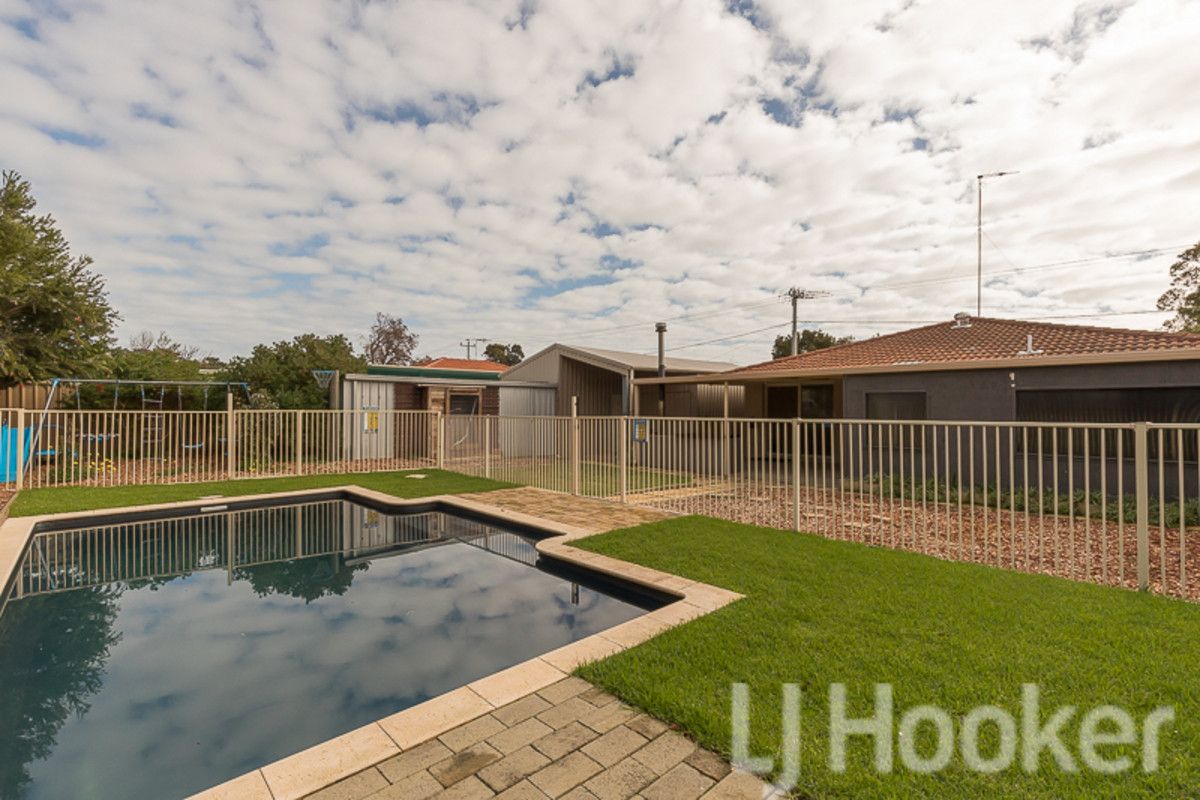 5 bedrooms House in 14 Newlyn Way COODANUP WA, 6210