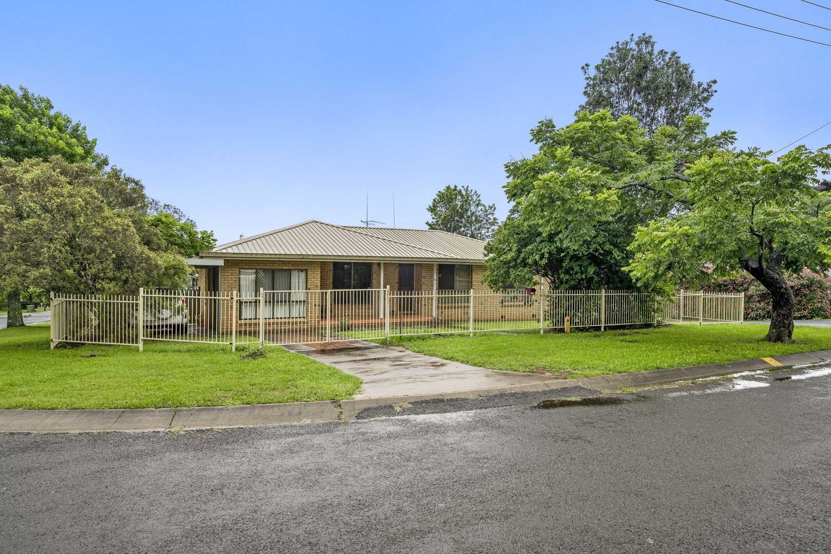 5 Champagne Crescent, Wilsonton Heights QLD 4350