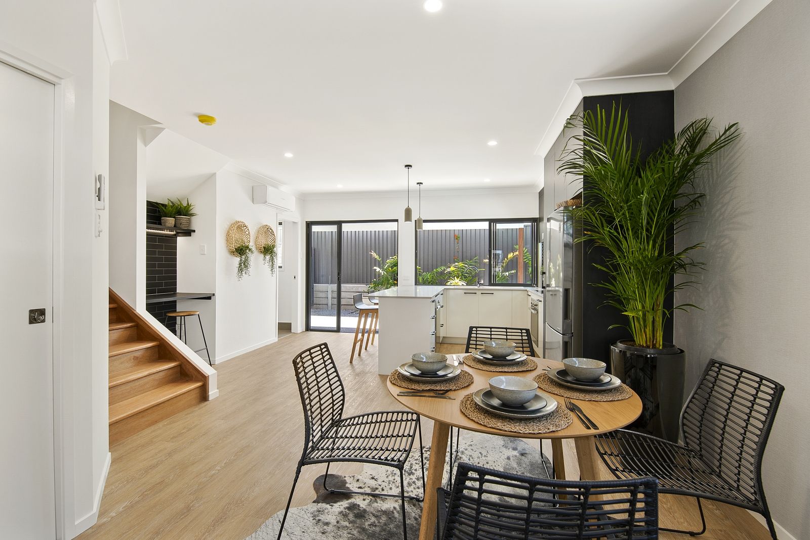 4/3236 Hardiman Street, Woody Point QLD 4019 Townhouse For Rent