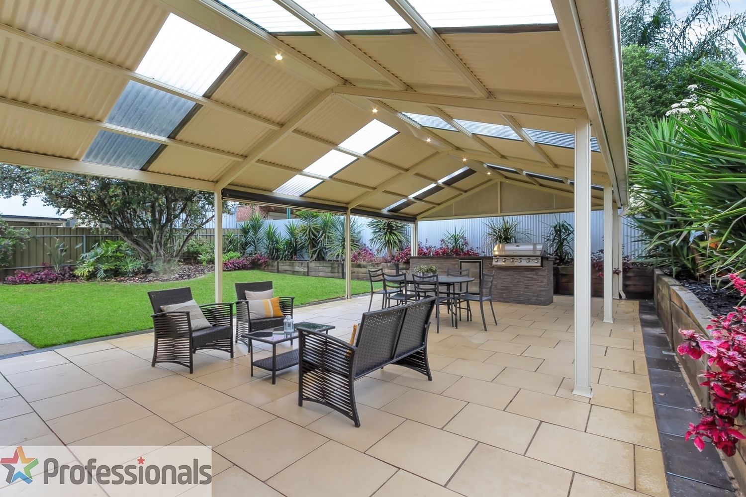 4 Carnarvon Avenue, Redwood Par Property History & Address Research