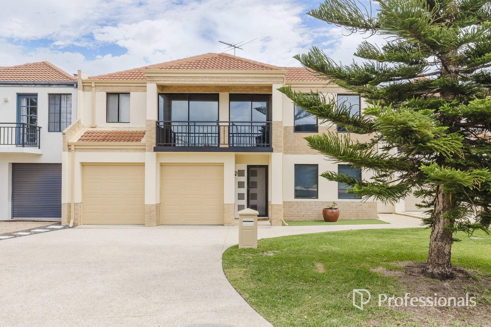 Primary image of 3 Camden Glade, Mindarie WA 6030