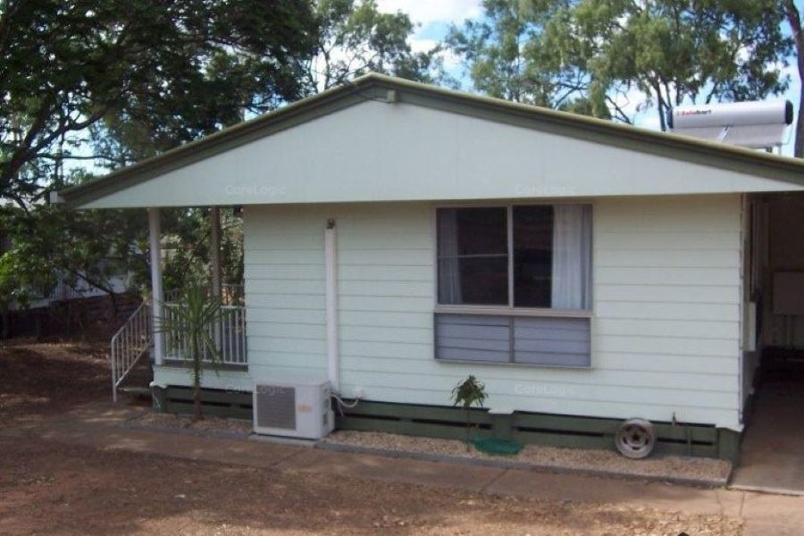 3 bedrooms House in 10 Flinders Drive MORANBAH QLD, 4744