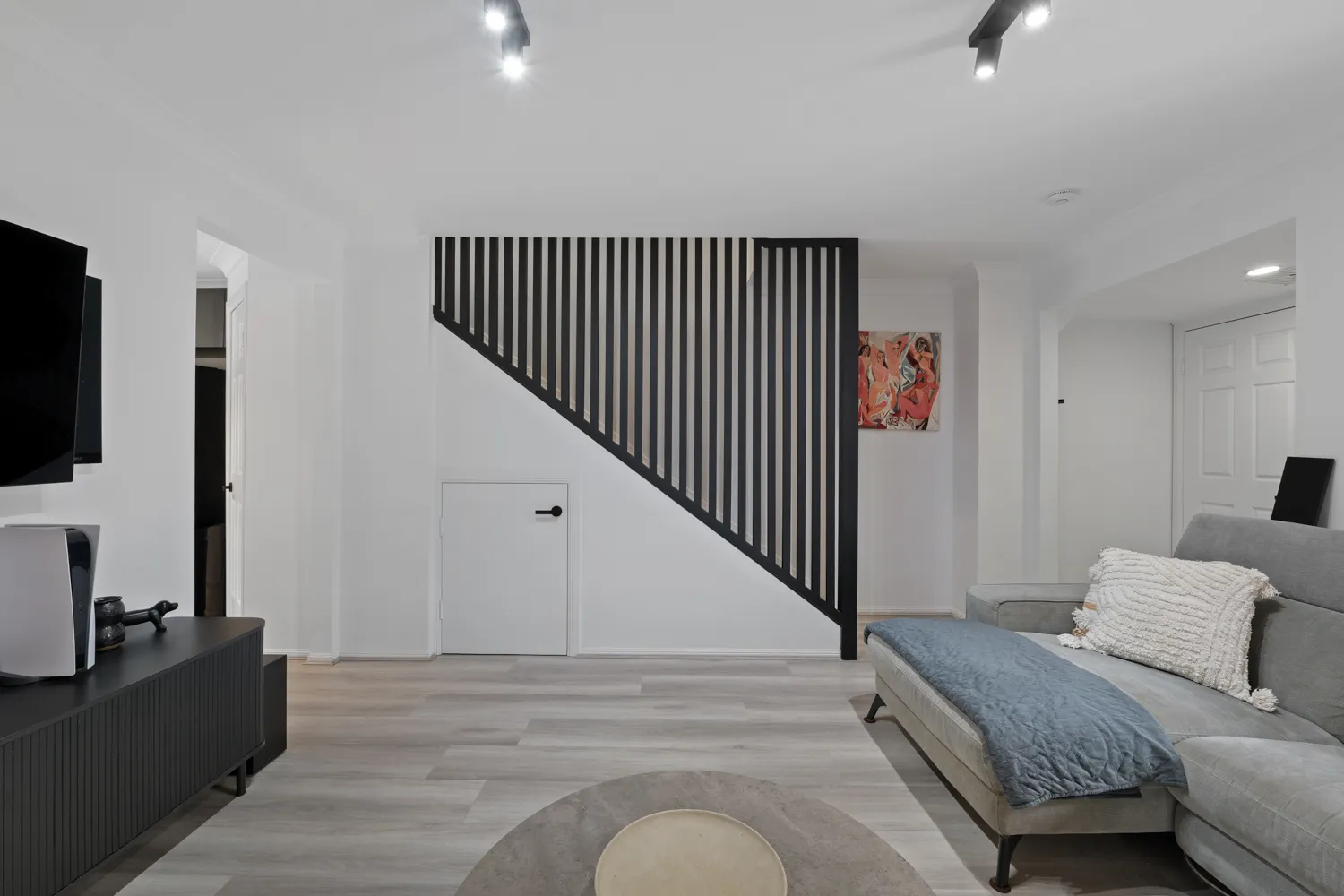 Renovated Townhouse in Ultra-Convenient Pocket - View 5