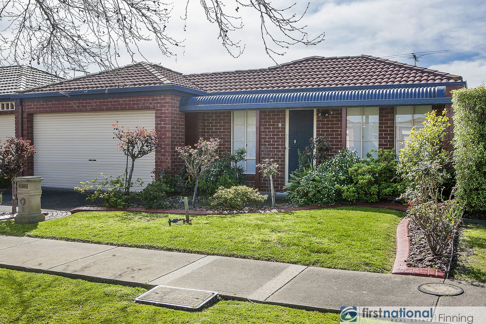 6 Oak Post Place, Cranbourne East VIC 3977, Image 1