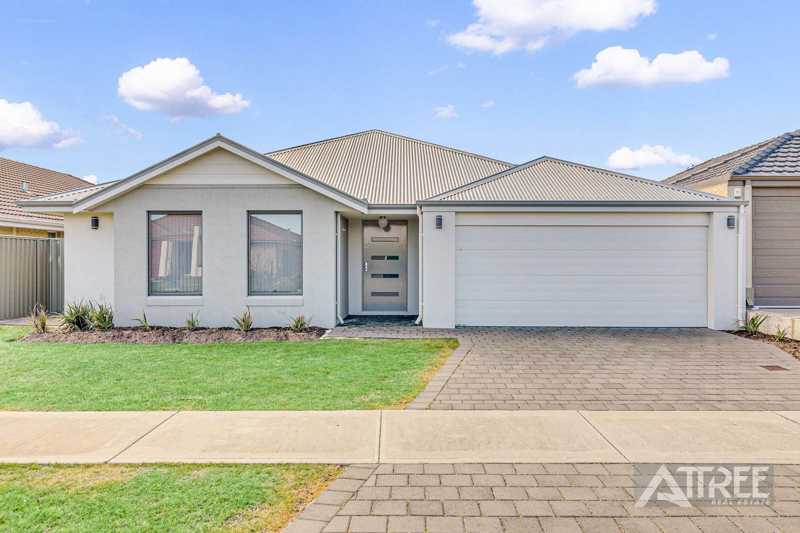 4 bedrooms House in 7 Nuffield Street PIARA WATERS WA, 6112