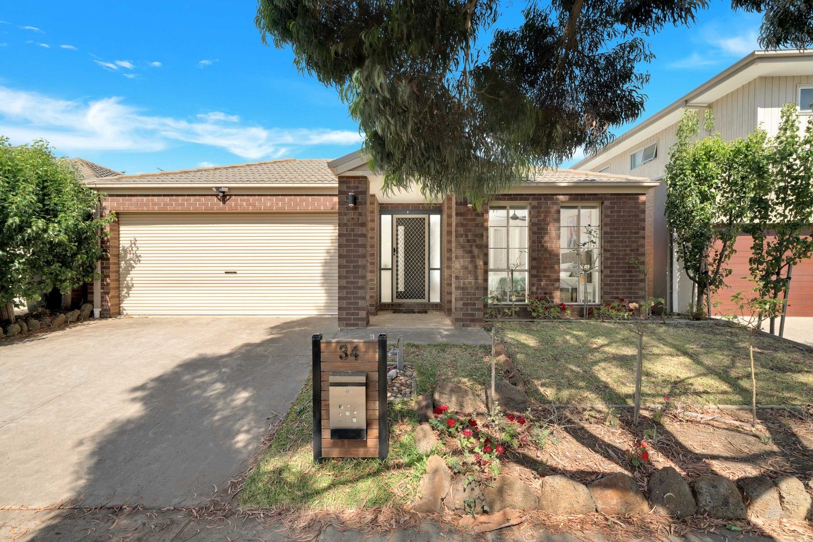 4 bedrooms House in 34 Pedder Street MANOR LAKES VIC, 3024