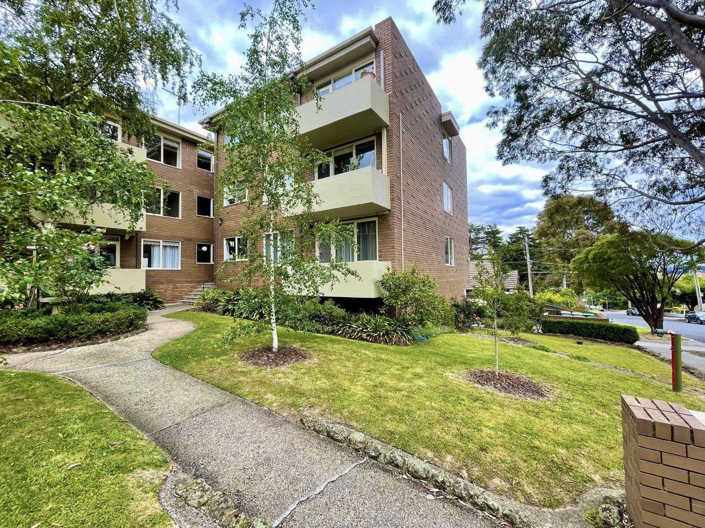2 bedrooms Apartment / Unit / Flat in 1/24 Muir Street HAWTHORN VIC, 3122