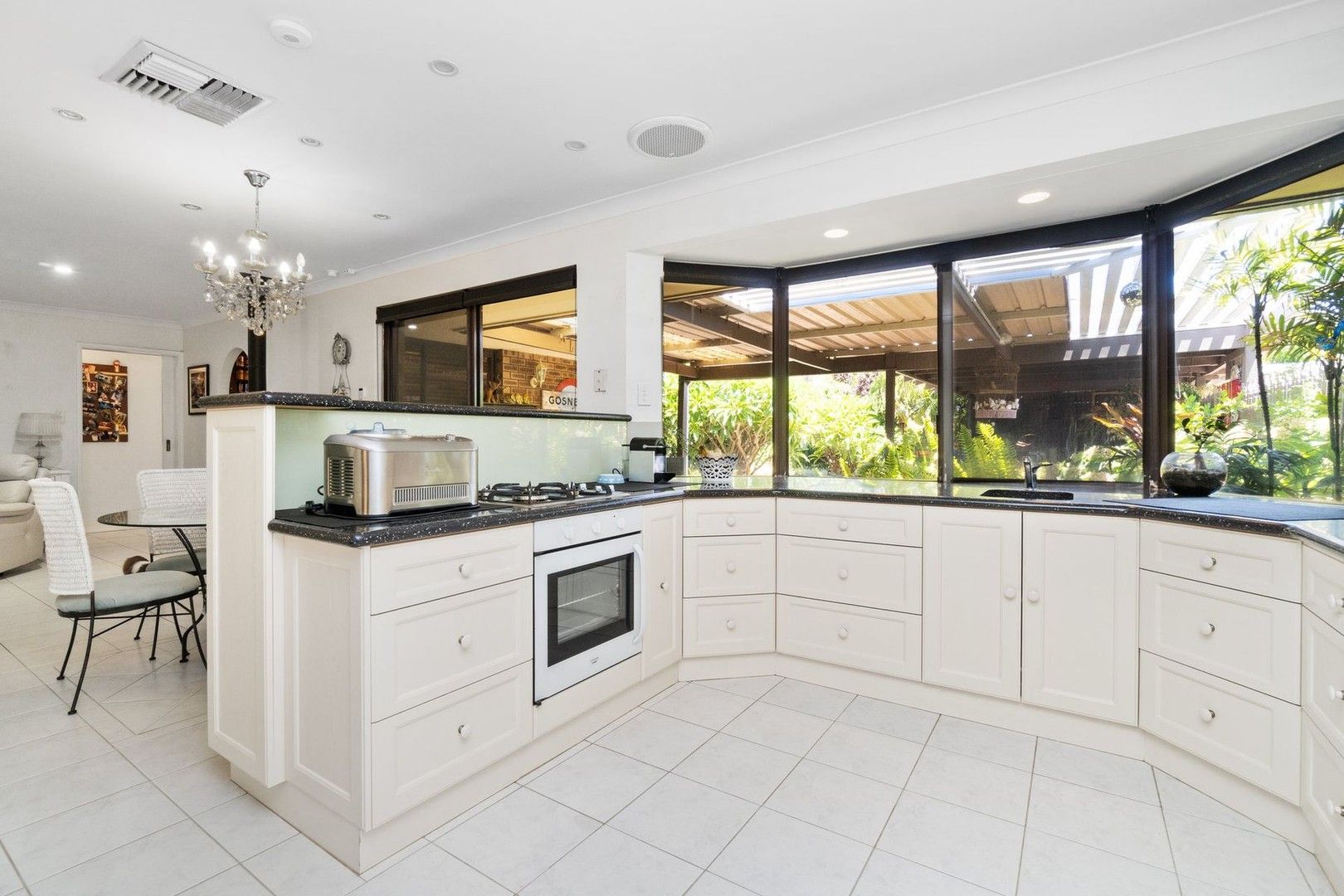 4 bedrooms House in 59 Parkside Drive THORNLIE WA, 6108