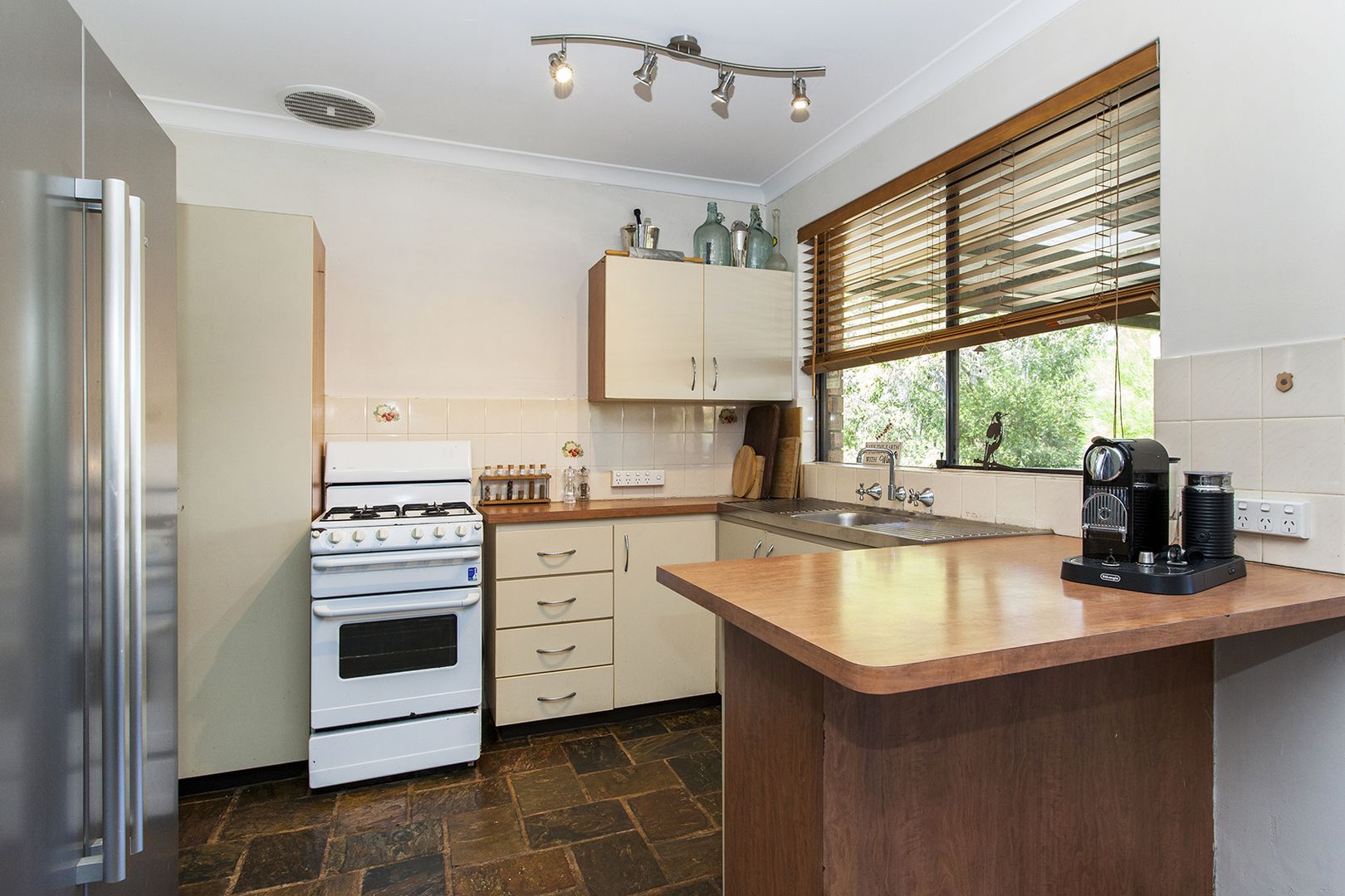 17 Conigrave Road, Yangebup WA 6164, Image 2