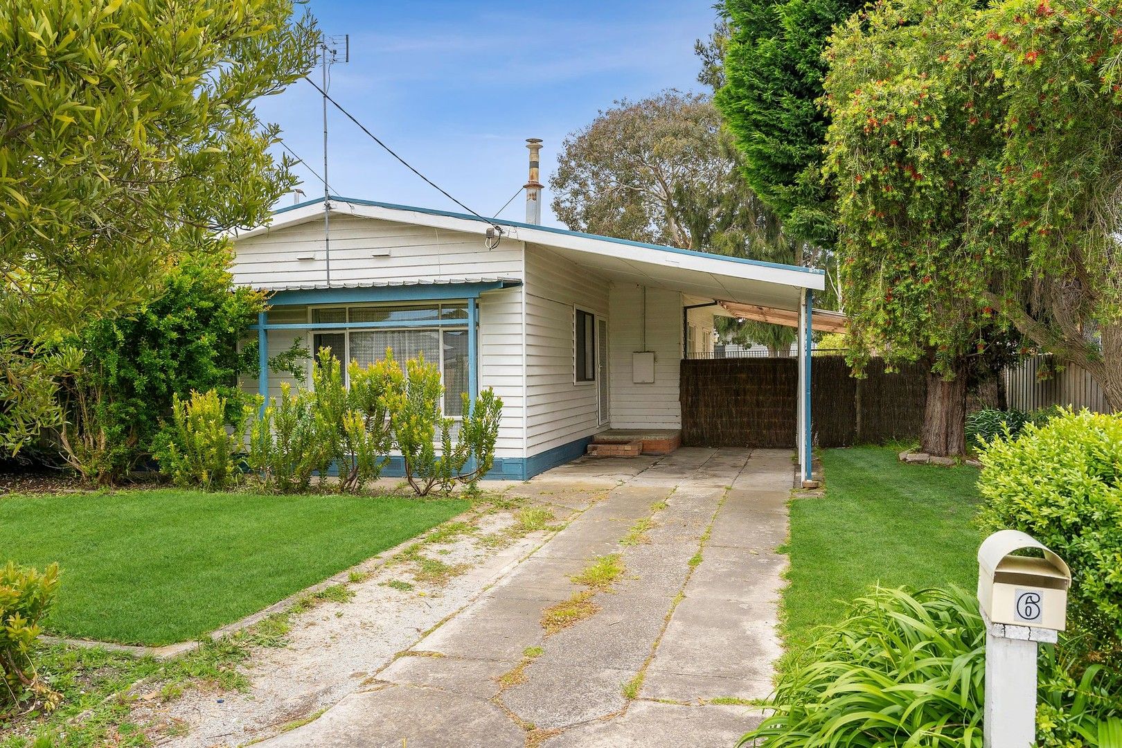 3 bedrooms House in 6 Johnston Avenue NEWCOMB VIC, 3219