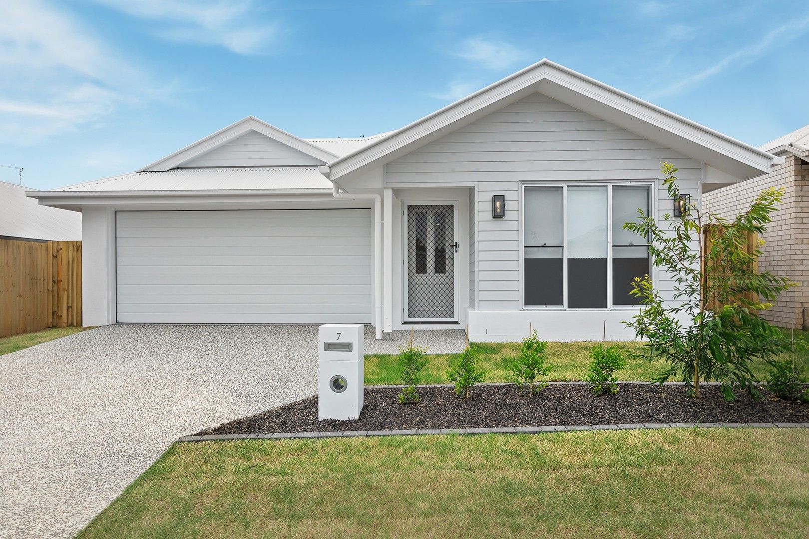 4 bedrooms House in 7 Sophora St WHITE ROCK QLD, 4306