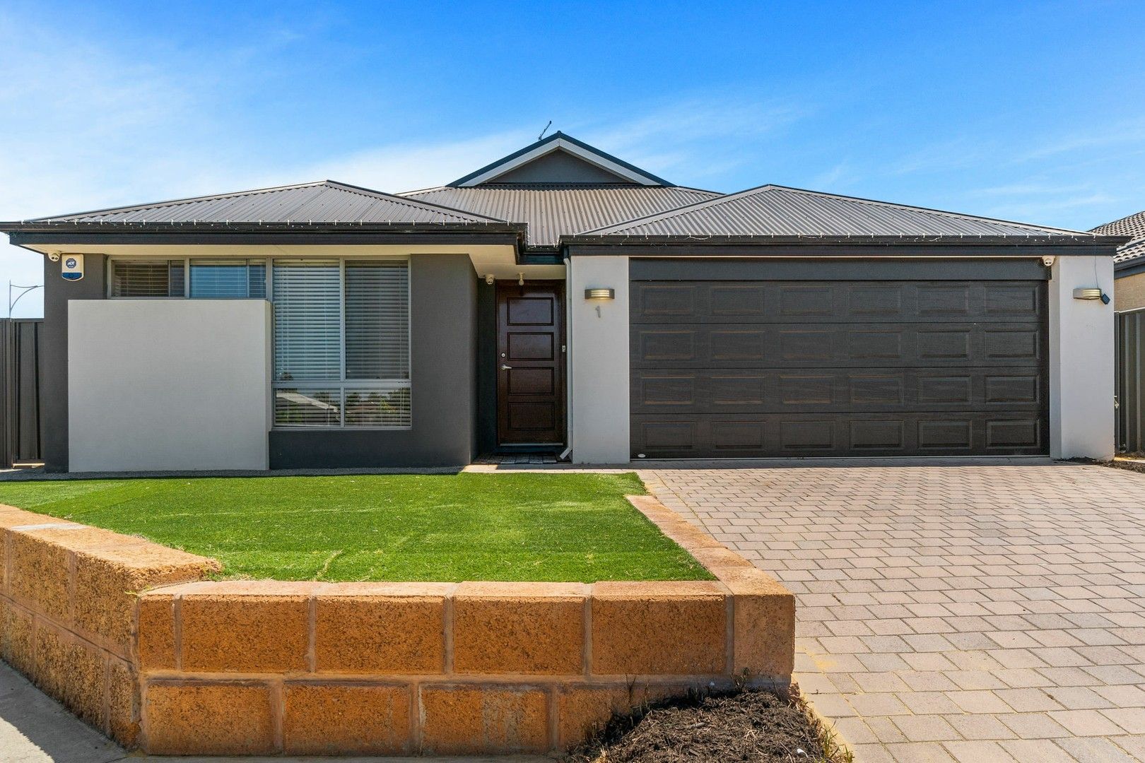 4 bedrooms House in 1 Farnese Way BANKSIA GROVE WA, 6031