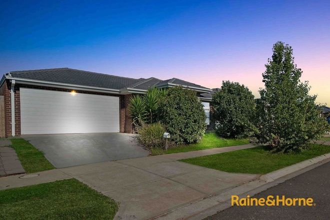 Picture of 25 Toolern Waters Drive, WEIR VIEWS VIC 3338