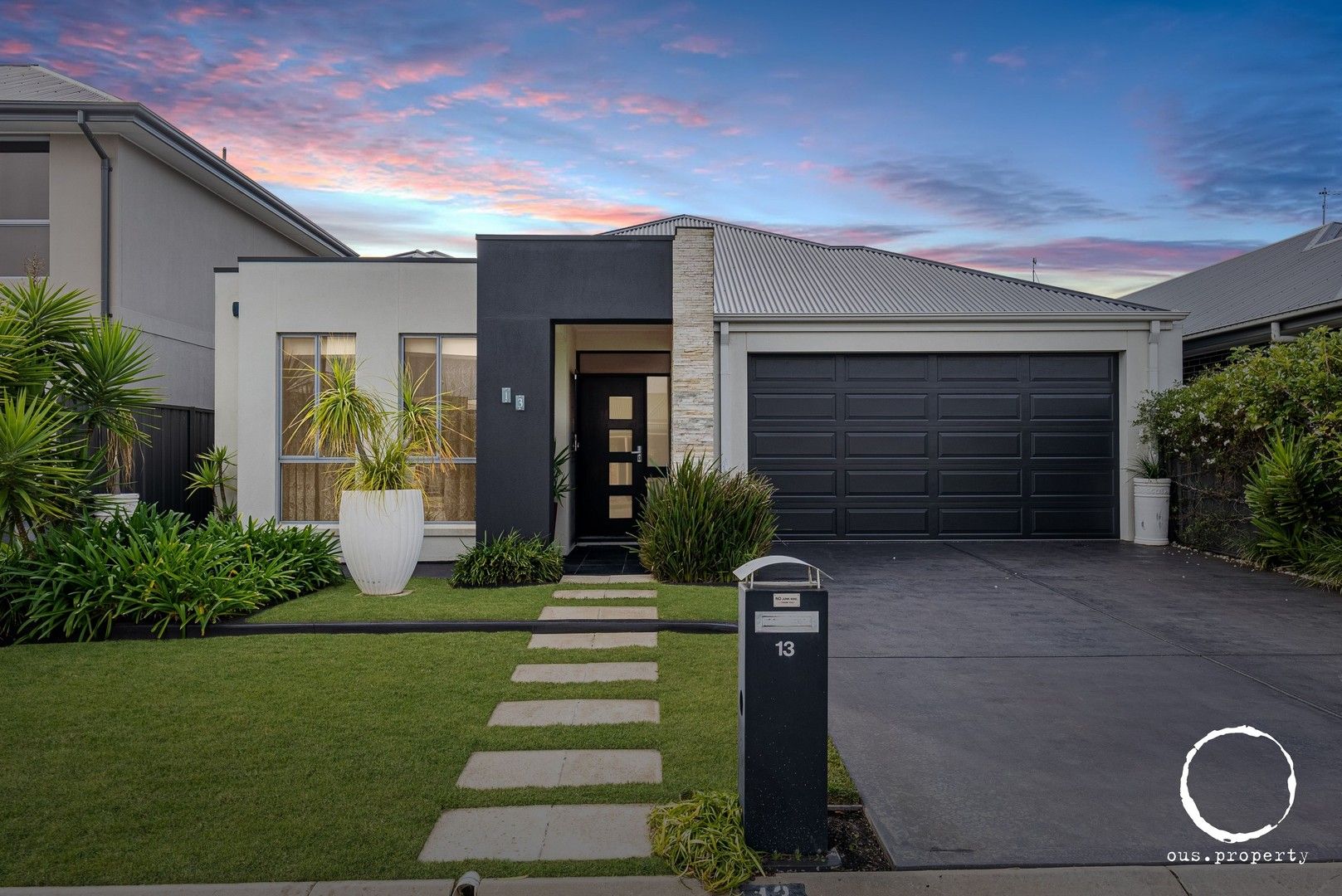 4 bedrooms House in 13 Nelson Crescent MAWSON LAKES SA, 5095