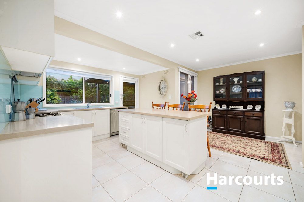 38 Gateshead Drive, Wantirna South VIC 3152, Image 2