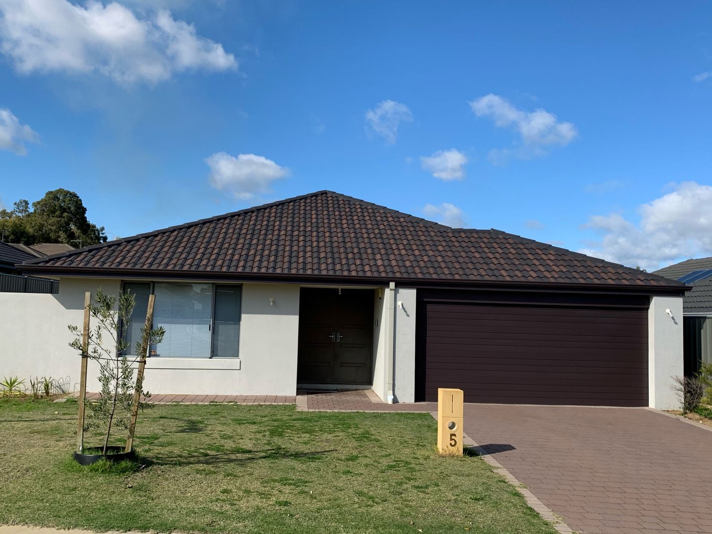 4 bedrooms House in 5 Coleford Road WELLARD WA, 6170