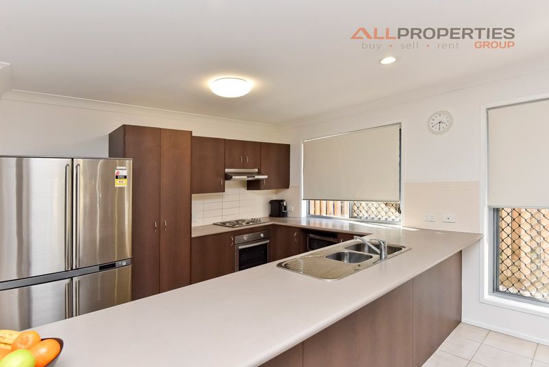 UNIT 1 / 24 Barrine Place, PARKINSON QLD 4115, Image 2