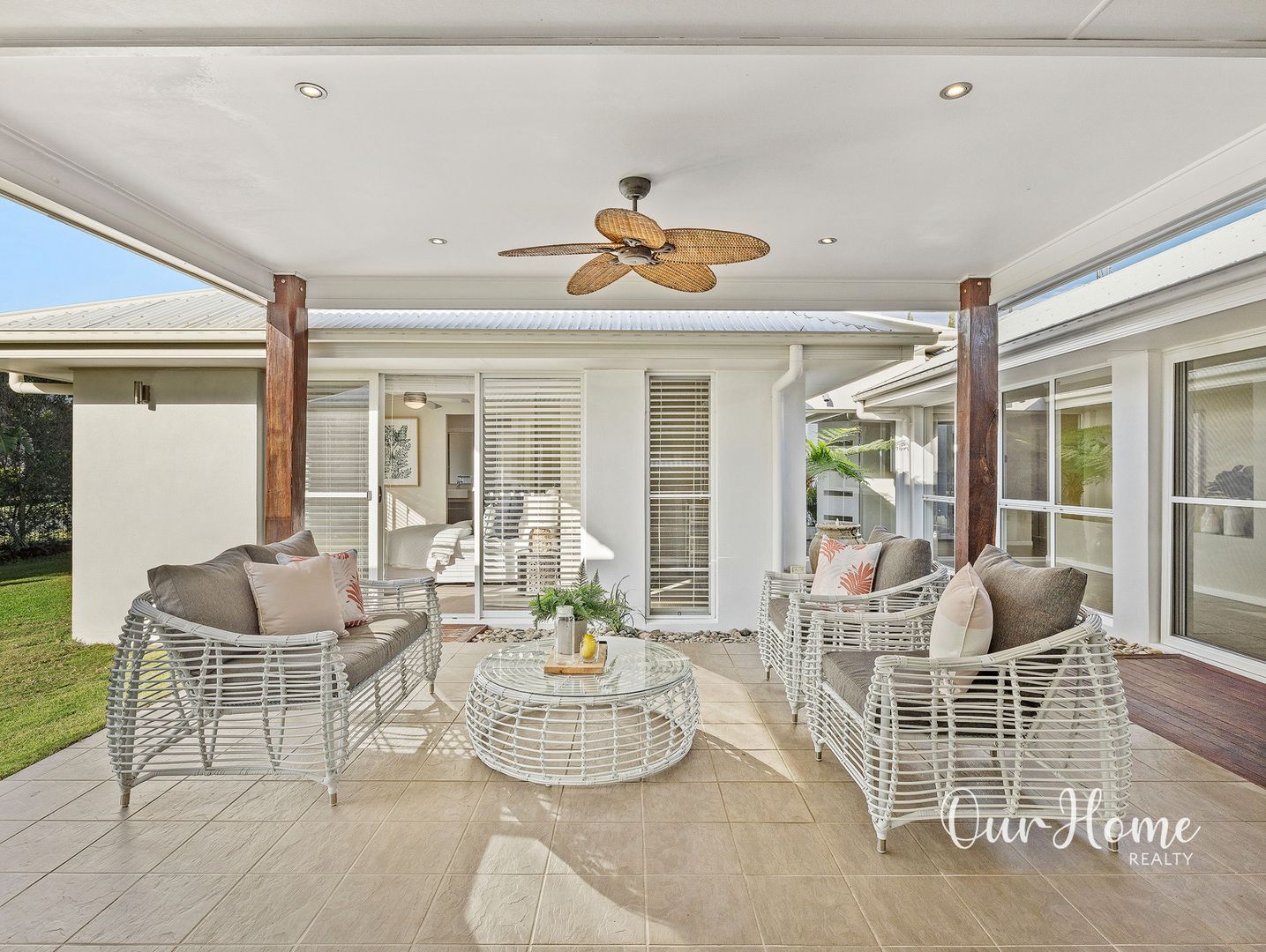 5 bedrooms House in 1 Hallow Crescent AUGUSTINE HEIGHTS QLD, 4300