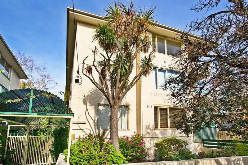 2 bedrooms Apartment / Unit / Flat in 1/30 Wellington Street ST KILDA VIC, 3182
