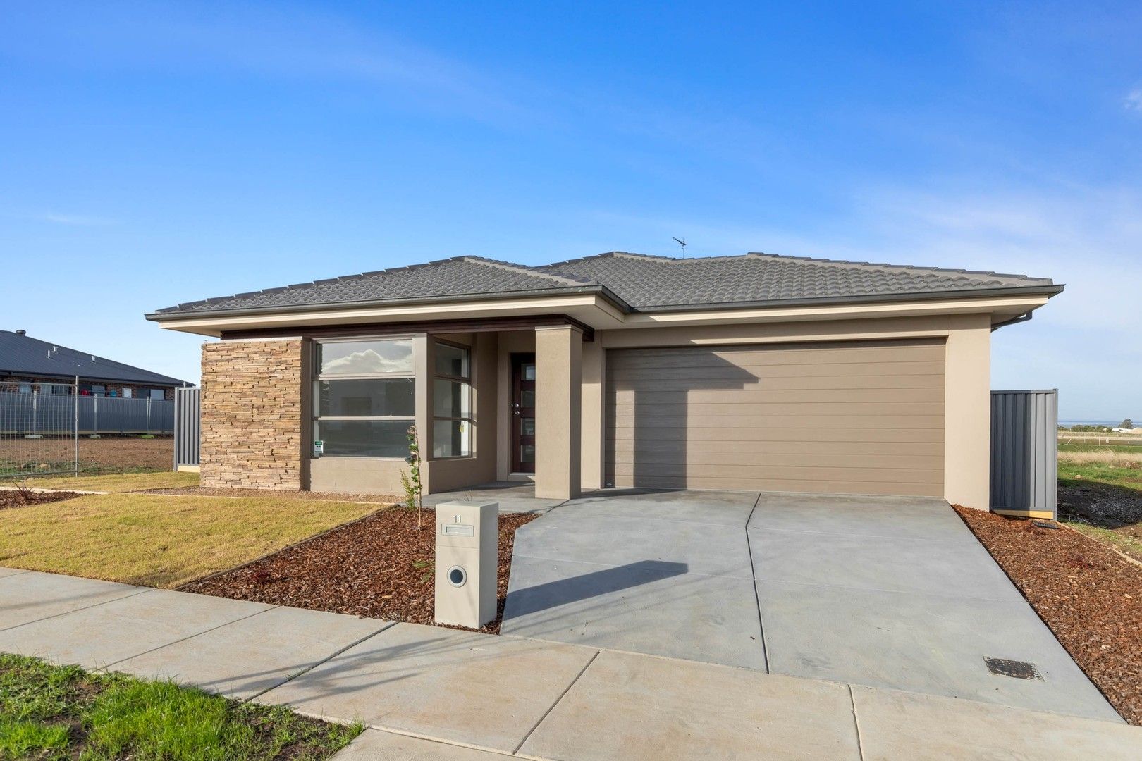 4 bedrooms House in 11 Mayo Drive ALFREDTON VIC, 3350