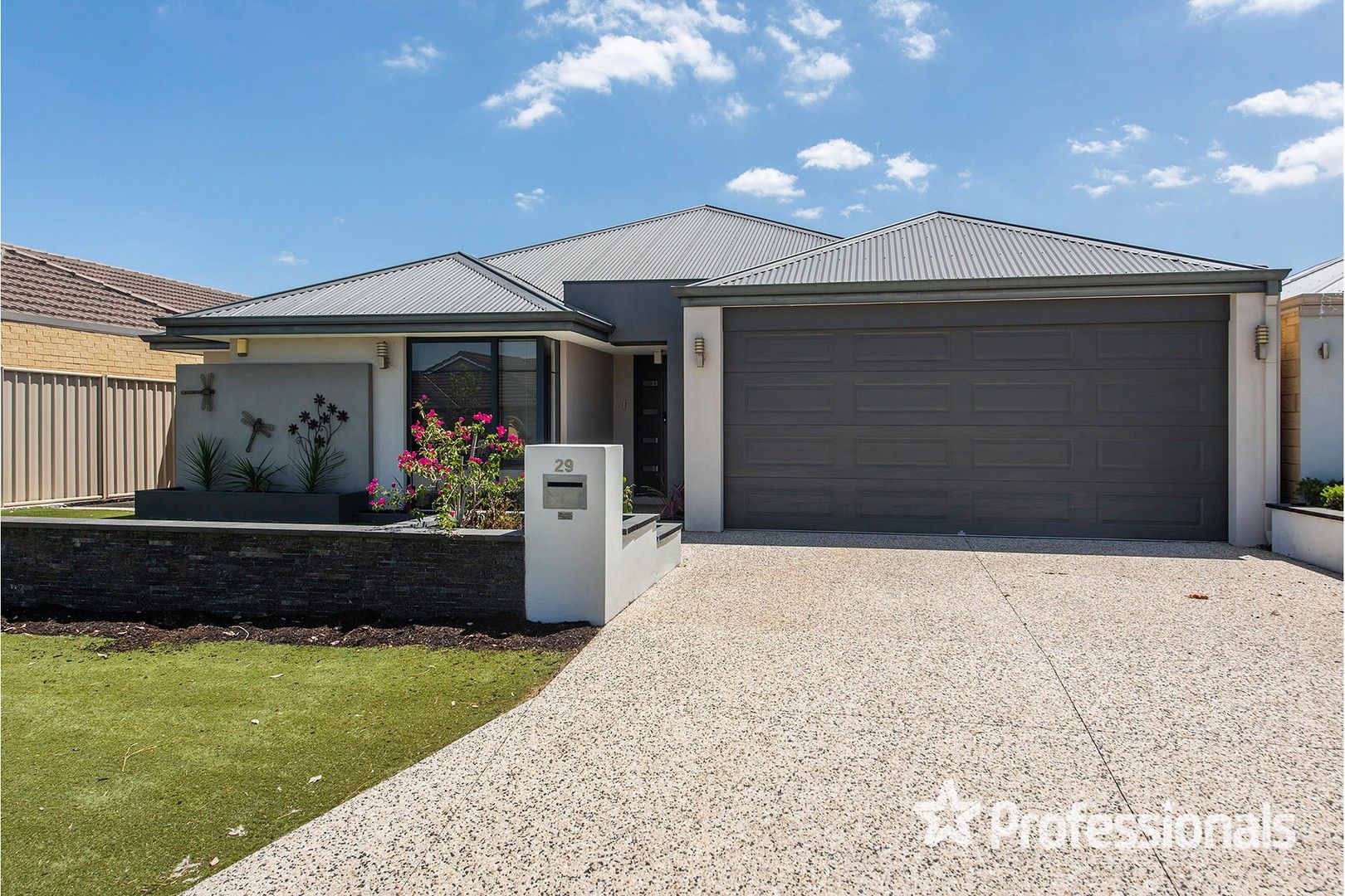 4 bedrooms House in 29 Melnik Street CAVERSHAM WA, 6055