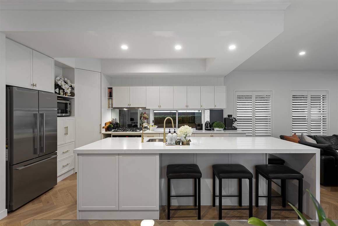 55 Dickens Street, NORMAN PARK QLD 4170 - Image 4