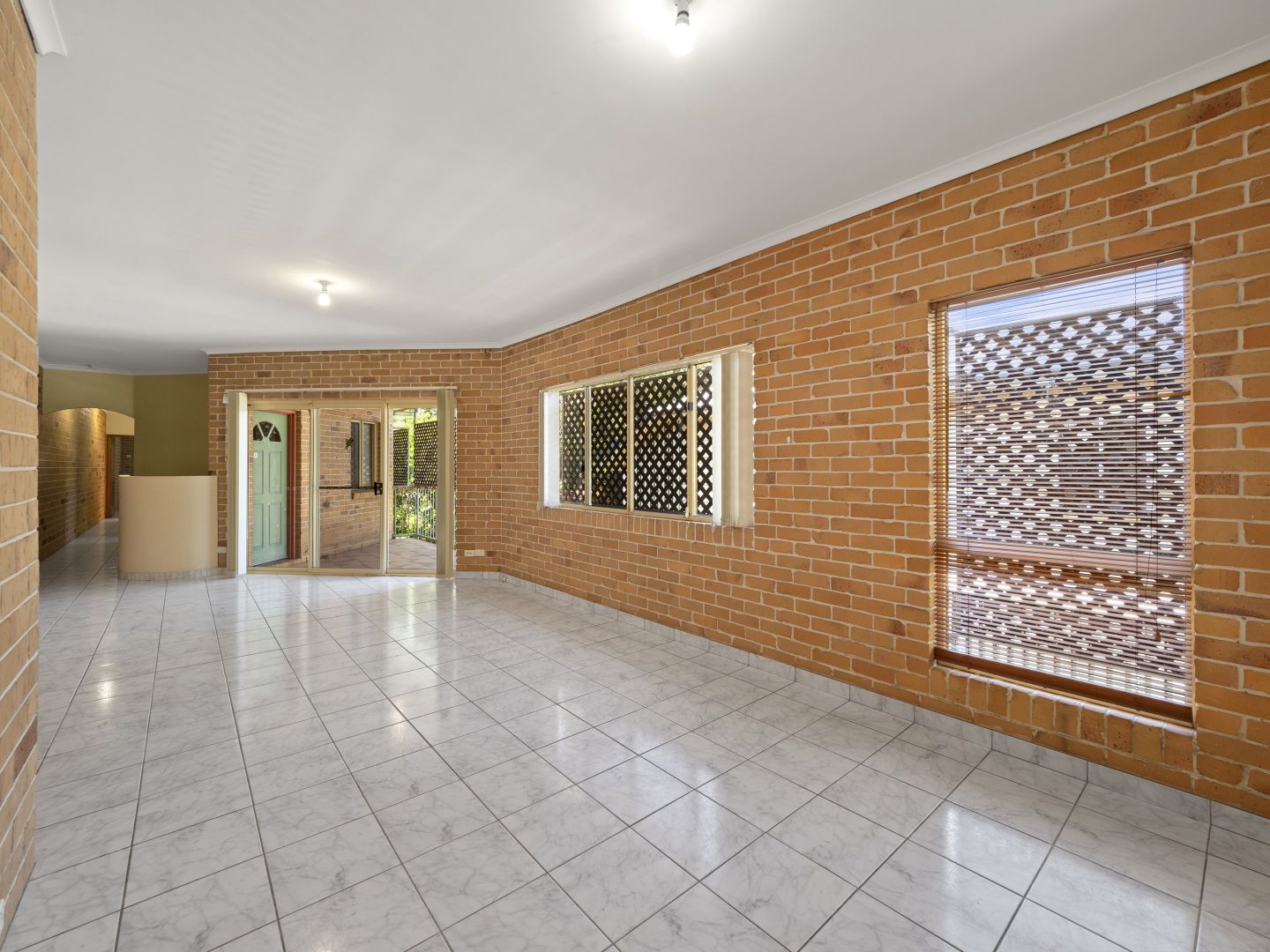 2/242 Sir Fred Schonell Drive, St Lucia QLD 4067, Image 2