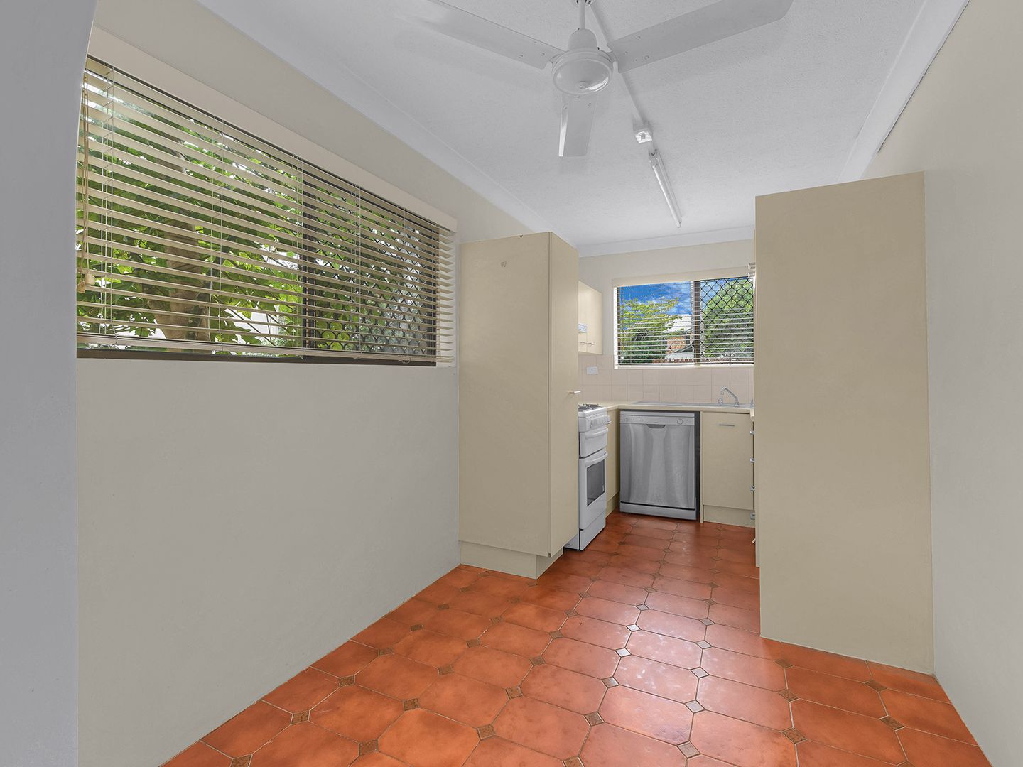 1/34 Winchester Street, Hamilton QLD 4007, Image 2