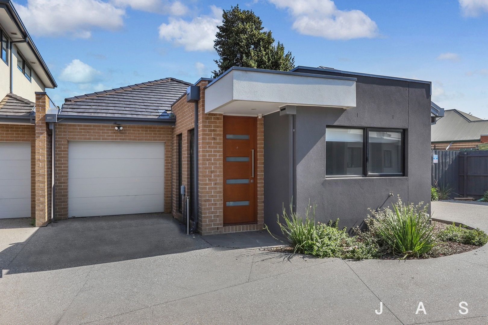 3 bedrooms Apartment / Unit / Flat in 4/6 Dubbo Street ALBION VIC, 3020