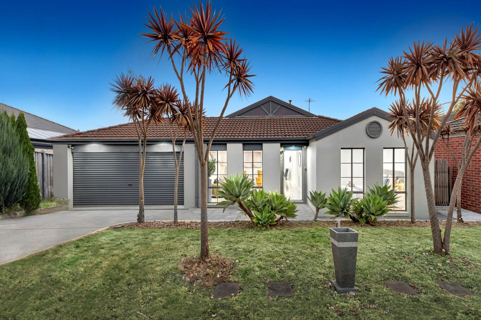 4 bedrooms House in 6 Rose Bush Court LYNDHURST VIC, 3975