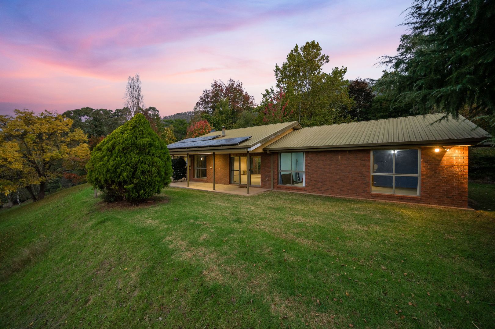 43 Walkers Lane, Bright VIC 3741, Image 2