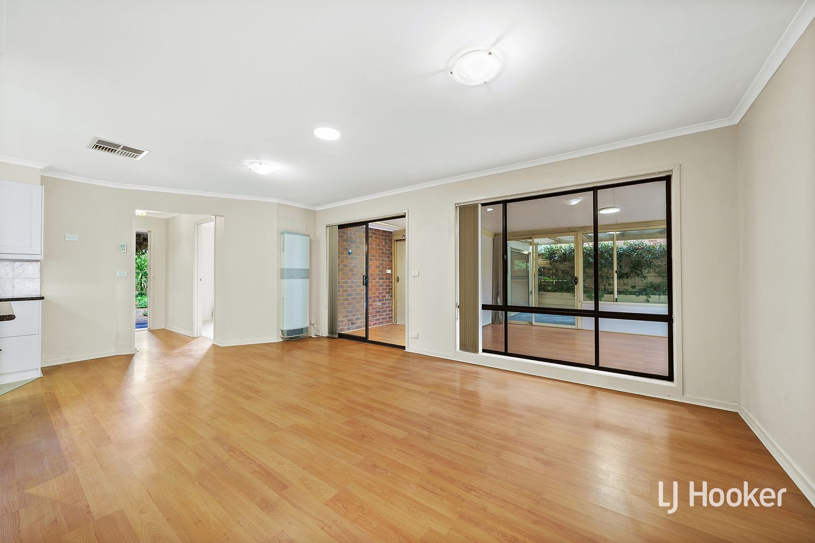19 Thornhill Crescent, Dunlop ACT 2615, Image 2