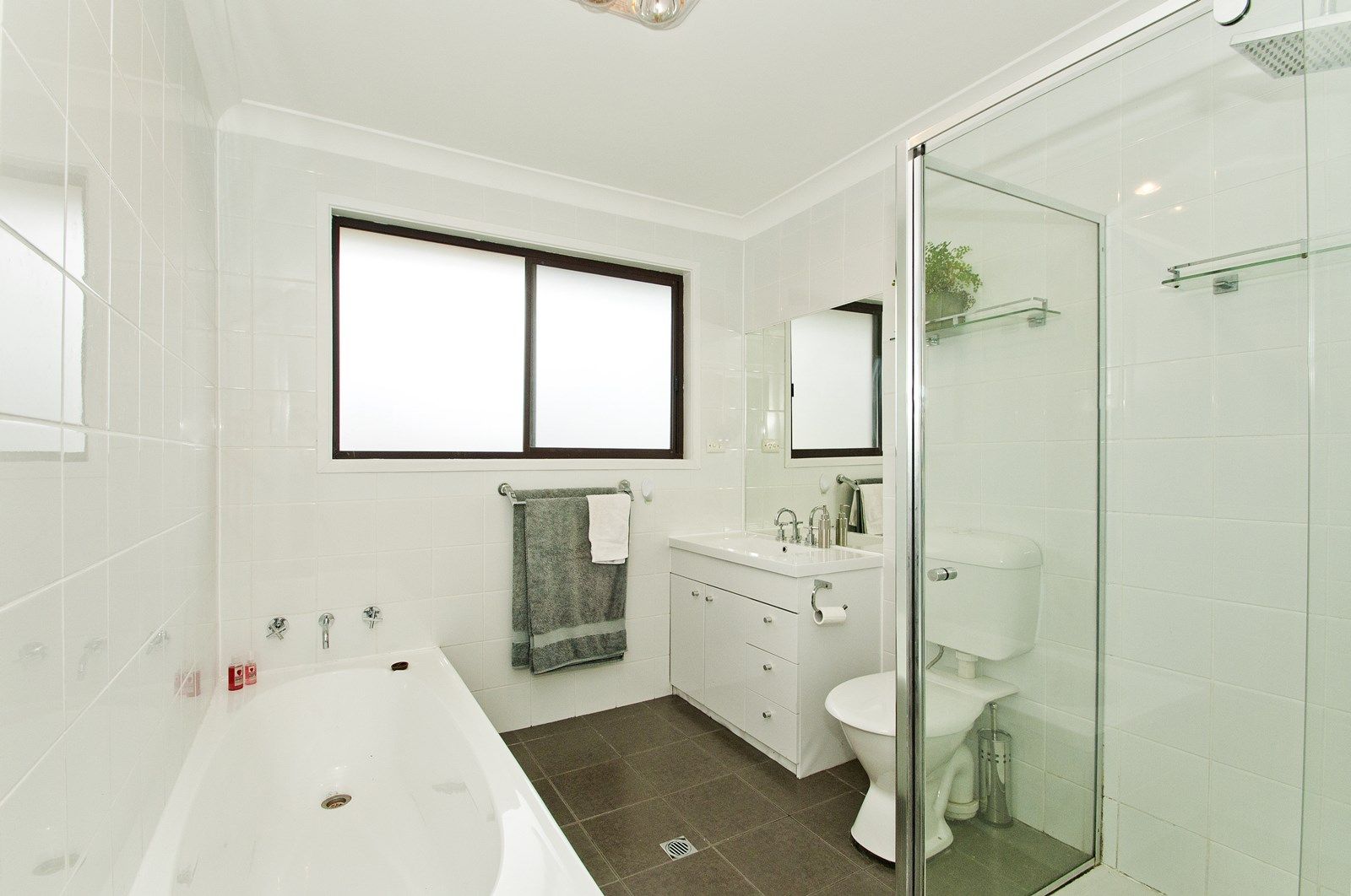 43 Horsley Drive, Horsley NSW 2530, Image 2