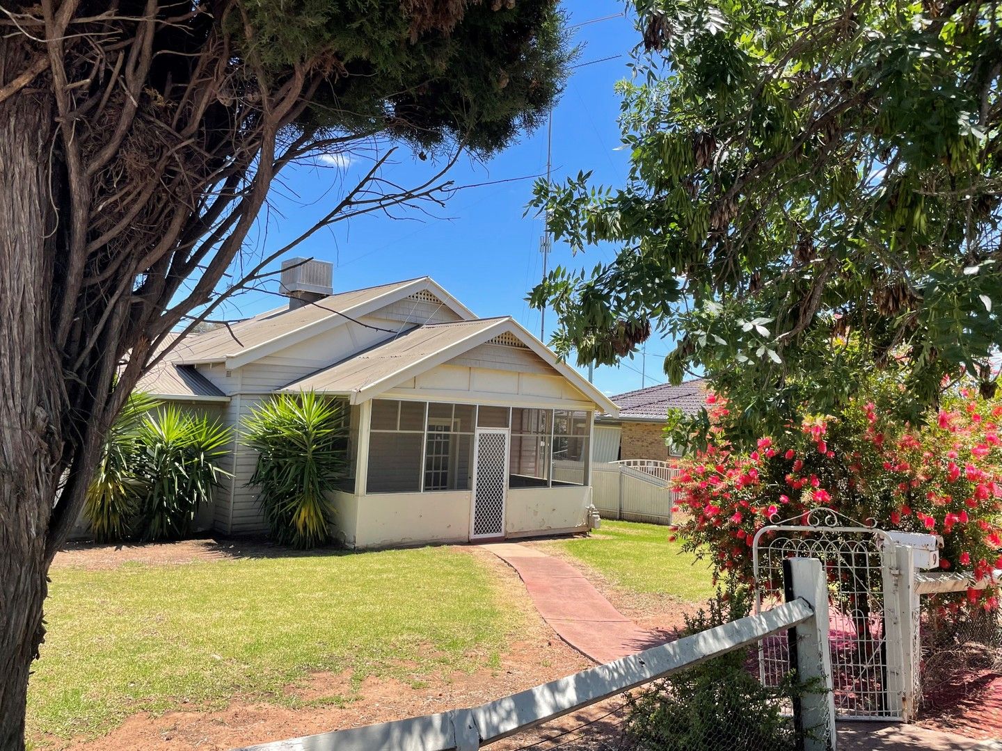 3 bedrooms House in 9 Yarran Street LEETON NSW, 2705