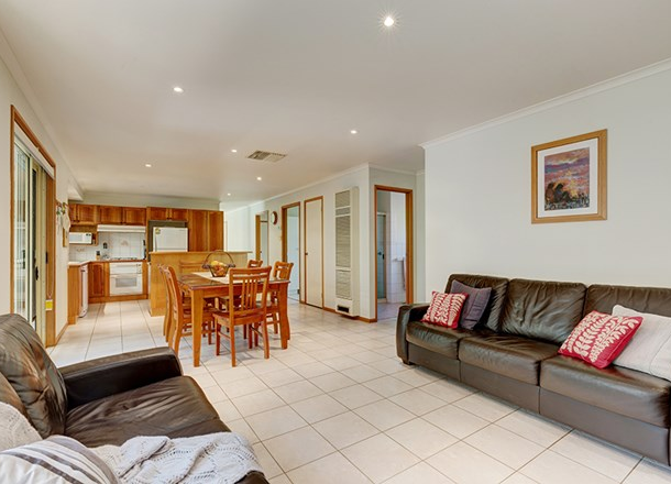 15 Doulton Drive, West Albury NSW 2640