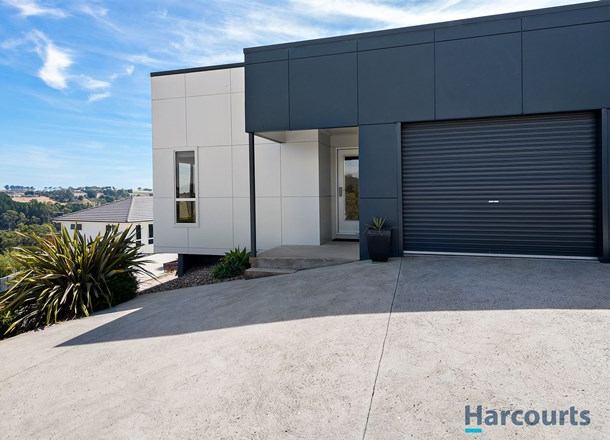 17 Tomarah Crescent, Devonport TAS 7310