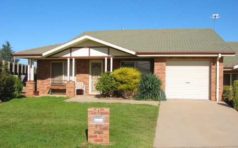 2 bedrooms Apartment / Unit / Flat in 2/60 Nasmyth Street YOUNG NSW, 2594