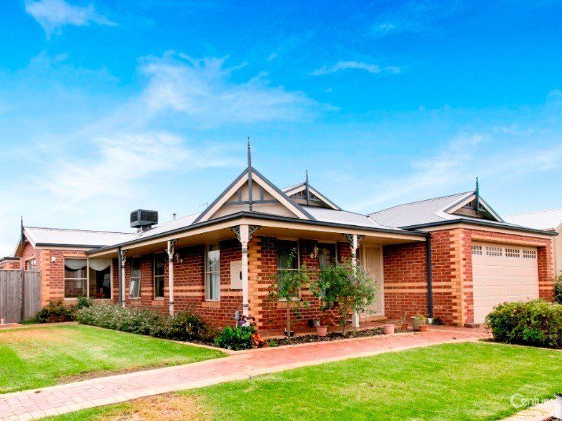 3 bedrooms House in 12 Mallett Grove LYNDHURST VIC, 3975