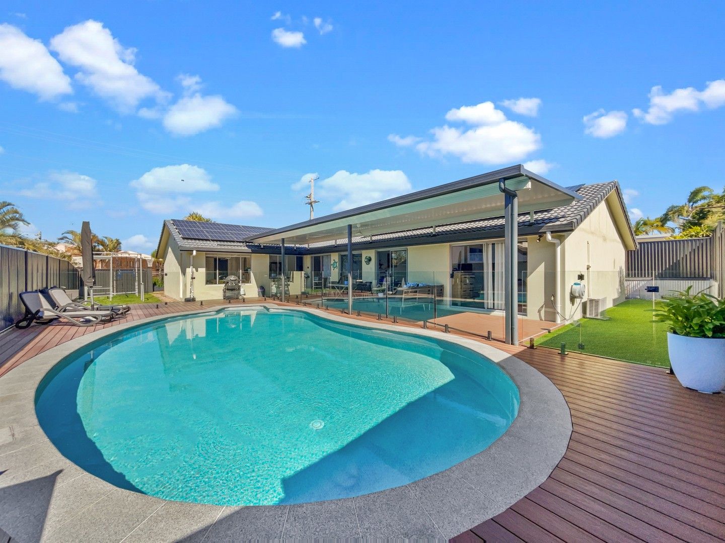 4 bedrooms House in 106 Goonawarra Dr MOOLOOLABA QLD, 4557