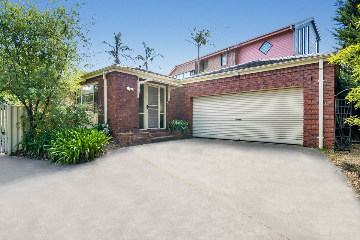 3 bedrooms Apartment / Unit / Flat in 1/82 Thornhill Road HIGHTON VIC, 3216