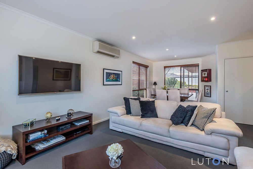 6 De Bortoli Street, Harrison ACT 2914, Image 2