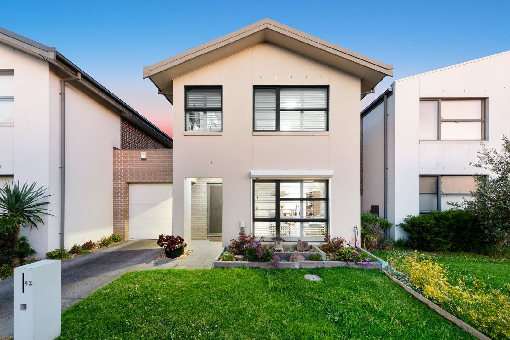 3 bedrooms House in 42 Dresden Drive WATERWAYS VIC, 3195