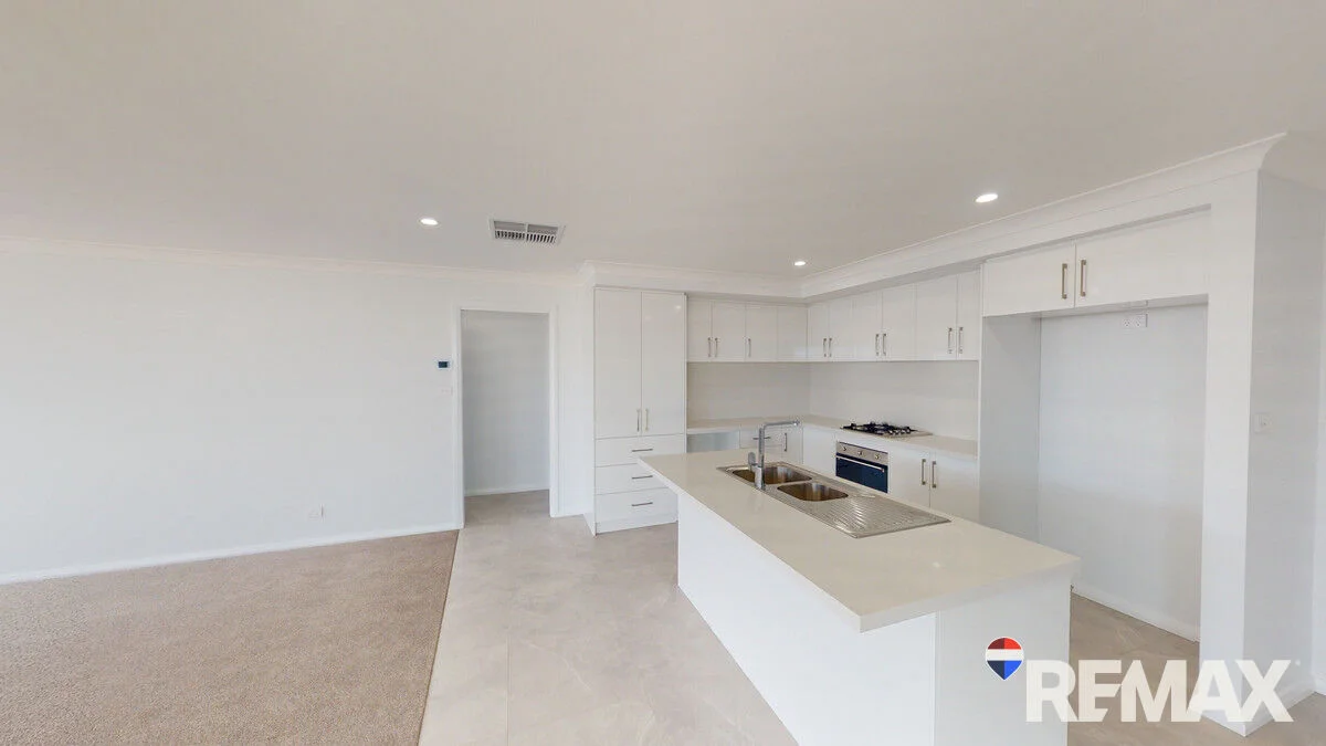 Additional image 4 of 2/21 Hilton Place, Junee NSW 2663